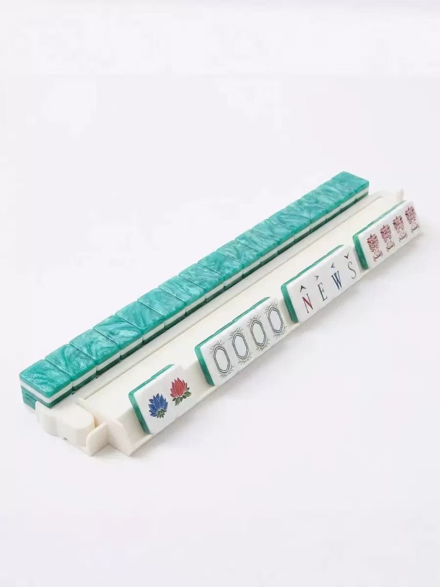 Full tile layout showing all 160 American Mahjong tiles including dots, bamboo, characters, winds and Jokers